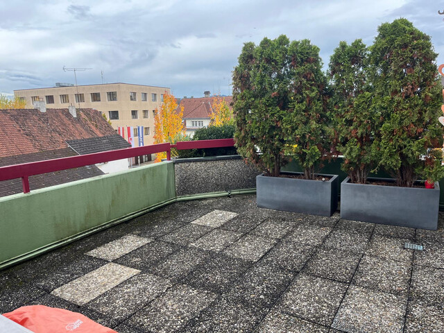 Gepflegte Dachgeschosswohnung mit Garage, Balkon und Keller in zentraler Lage!