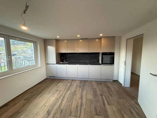 Neu sanierte 2,5 Zimmerwohnung mit Walgaublick im Zweiparteienhaus