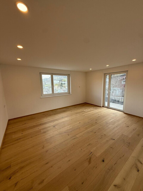 Neu sanierte 2,5 Zimmerwohnung mit Walgaublick im Zweiparteienhaus