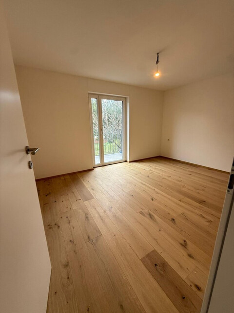 Neu sanierte 2,5 Zimmerwohnung mit Walgaublick im Zweiparteienhaus