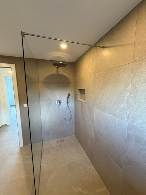 Neu sanierte 2,5 Zimmerwohnung mit Walgaublick im Zweiparteienhaus