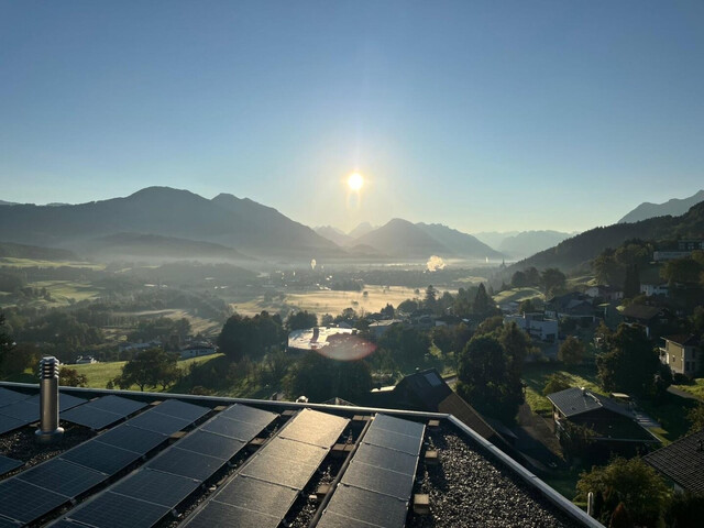 Neu sanierte 2,5 Zimmerwohnung mit Walgaublick im Zweiparteienhaus