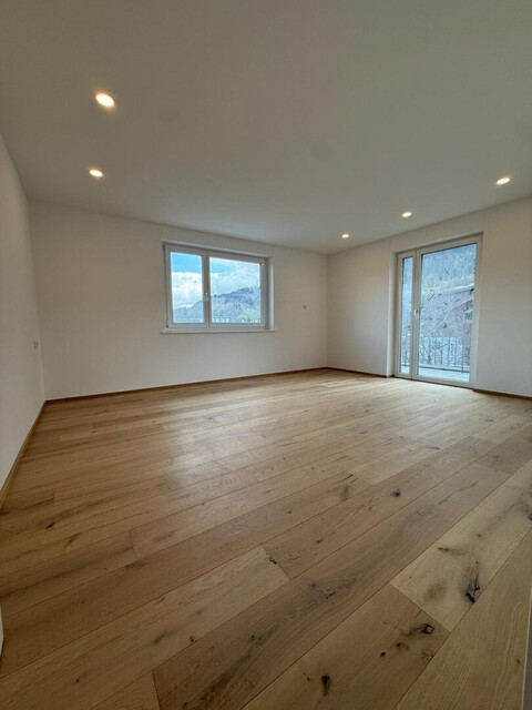 Neu sanierte 2,5 Zimmerwohnung mit Walgaublick im Zweiparteienhaus