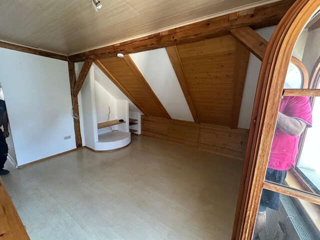 Interessante Dachgeschosswohnung mit Gartennutzung