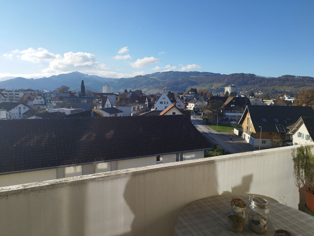 Geräumige Wohnung mit Balkon, Garage, Keller und Fahrradabstellraum in zentraler Lage in Lustenau