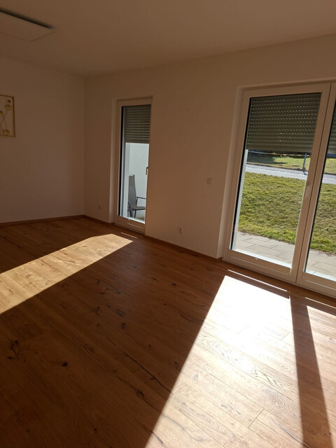 Geräumiges Haus mit Garage, Parkplatz und 27 m² großer Terrasse in Top-Lage!