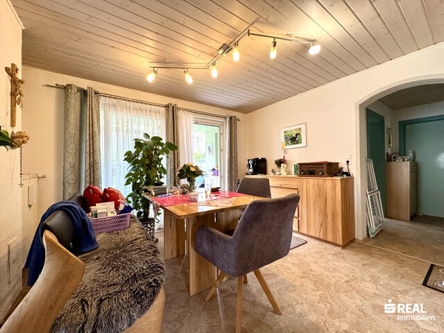 Charmanter Bungalow in ruhiger Lage mit traumhaftem Garten