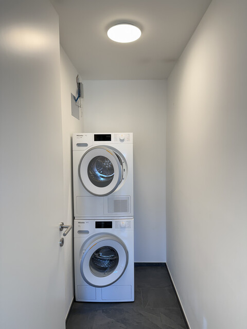 Moderne 3-Zimmer-Wohnung im Dachgeschoss inkl. 2 TG-Plätzen