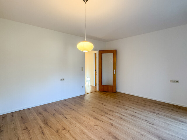 Sonnige 4,5 Zimmer-Wohnung mit schöner Terrasse und traumhaftem Bergblick!