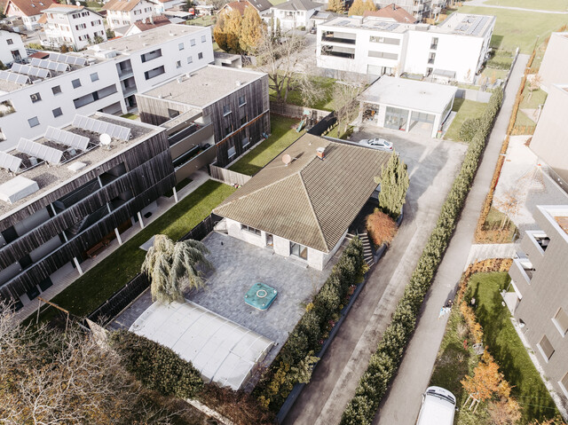 Großes Bauland (BM) mit modernisiertem Bungalow + Wirtschaftsgebäude