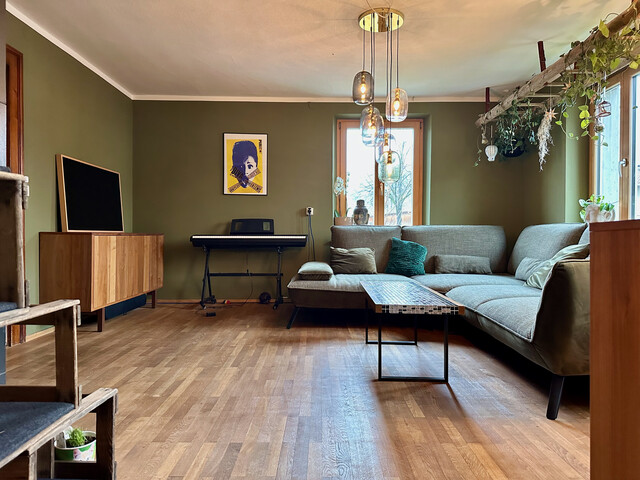 Großzügiges Wohnhaus mit großer Tenne mitten in Gisingen