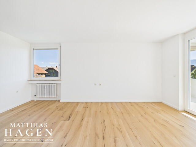 Großzügige, frisch renovierte 3,5-Zimmer-Wohnung mit Terrasse