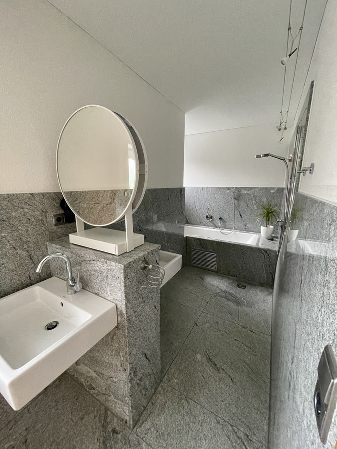 2 große schöne Wohnungen in einem Haus 