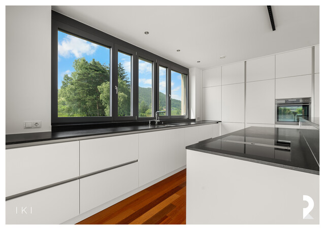 STILVOLLES PENTHOUSE IN BESTLAGE VON GÖFIS – GROSSZÜGIGE TERRASSE MIT PANORAMABLICK