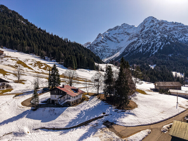 Panorama pur – charmantes Alpenhaus in spektakulärer Lage!