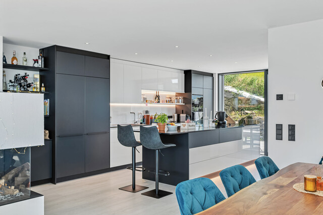 Exklusives Wohnen am Bodensee: Eckreihenhaus mit Pool und Bodenseeblick!