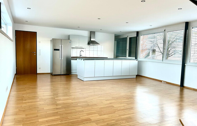 Tolle 5-Zimmer-Wohnung 120 m² mit Dachterrasse und 2 Carports 