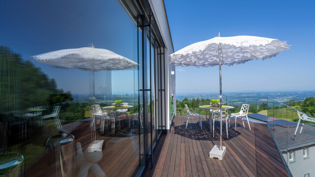 Eichenberg: Exklusives Penthouse mit atemberaubender Seesicht