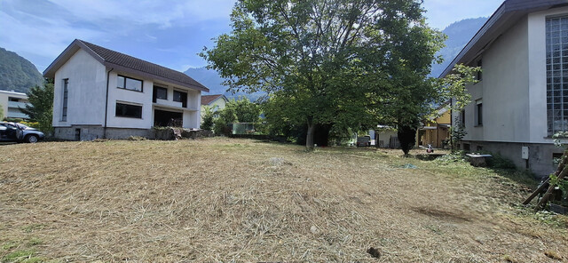 Schönes rechteckiges Baugrundstück im Zentrum von Hohenems in naturnaher Lage mit Altbestand