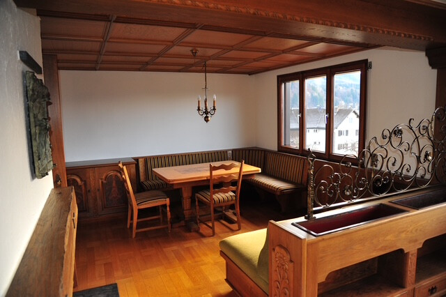 Geräumige, freundliche  4 ½ - Zimmer – Wohnung in sonniger und ruhiger Lage von Muntlix!