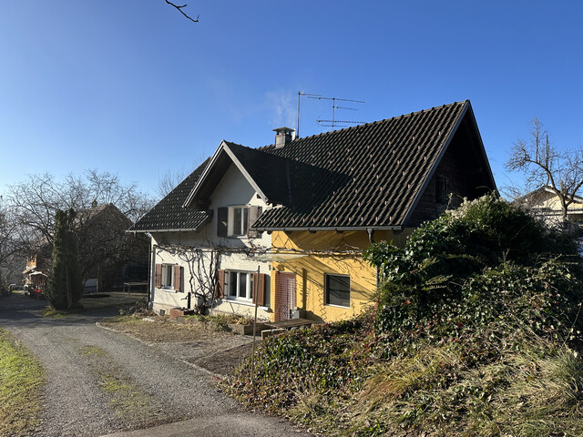 Haus mit Scheune und viel Potenzial / 950m2 Grundstück in Hohenems 
