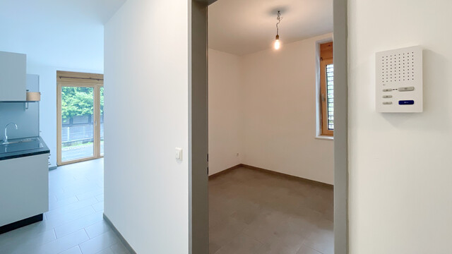 Helle 2 Zimmer Single-Wohnung mit Terrasse und Garten