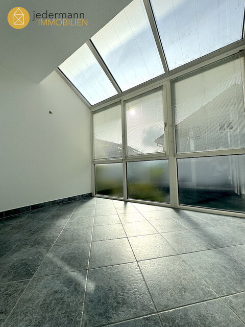 BLUDESCH: CHARMANTE, GERÄUMIGE 4-ZIMMER-WOHNUNG MIT TOLLEM WOHNFLAIR!