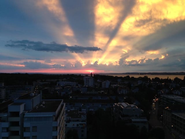 Beste Aussicht im 13. OG - geräumige, sanierte 4-Zimmerwohnung - Süd-West-Ausrichtung