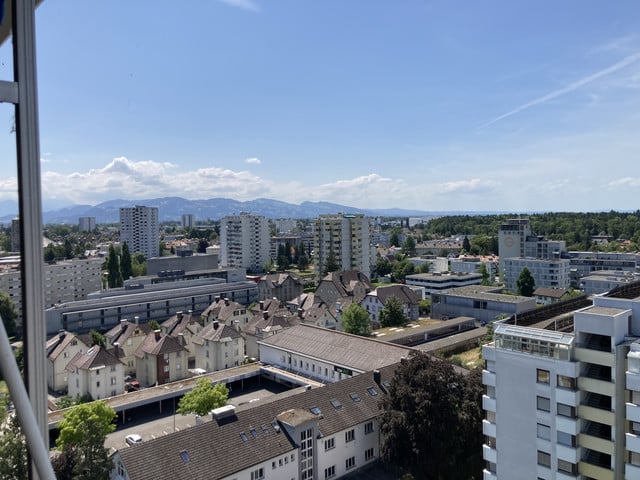 Beste Aussicht im 13. OG - geräumige, sanierte 4-Zimmerwohnung - Süd-West-Ausrichtung