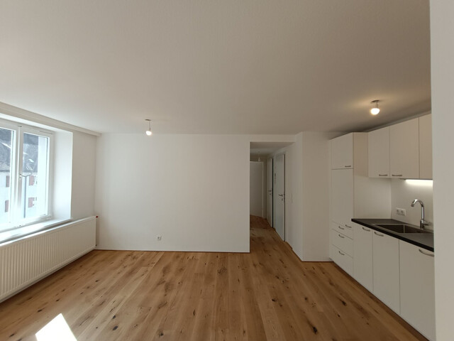 Stilvolle - 2-Zimmerwohnung komplett saniert!