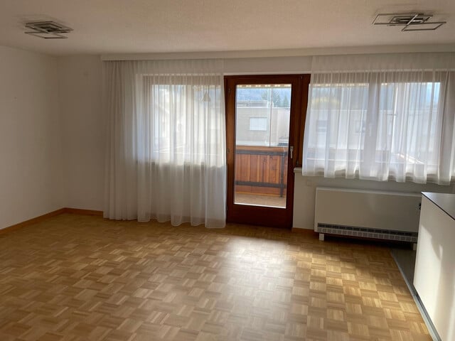 Sanierte Terrassenwohnung mit Parkplatz und Balkon in Top-Lage, Grenznähe CH!