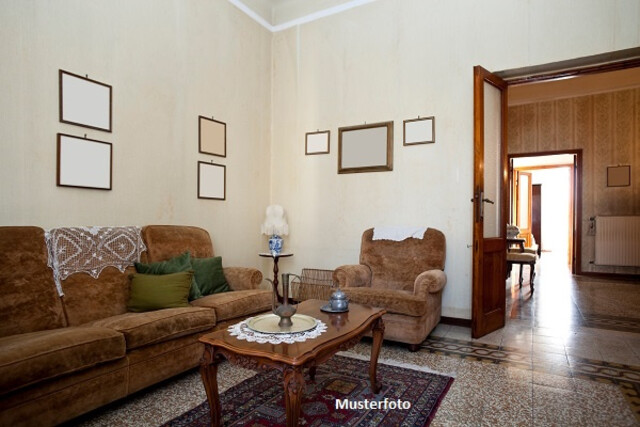 Historische 3-Zimmer-Wohnung mit Balkon