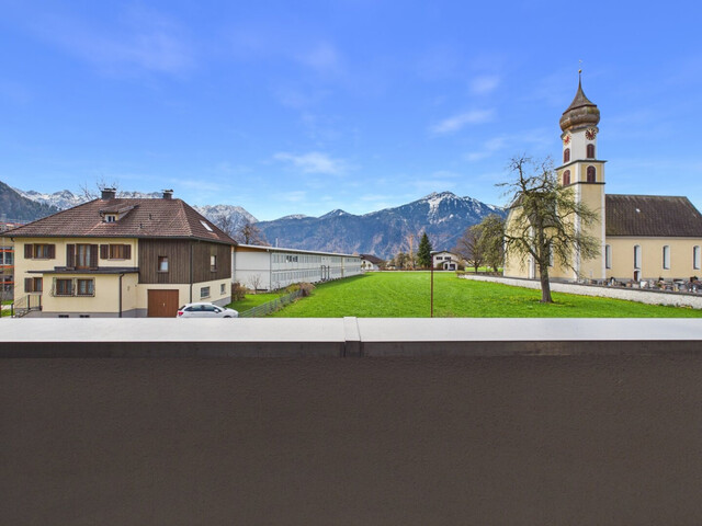 Zentral und sonnig wohnen in der schönen Wohngemeinde Ludesch - Neuwertige 2-Zi Wohnung mit Balkon & Garage