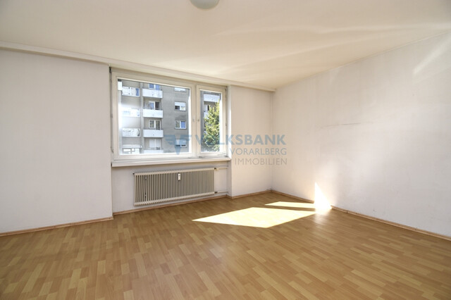 Helle 4,5-Zimmerwohnung mit Balkon und Blick auf's Grüne!