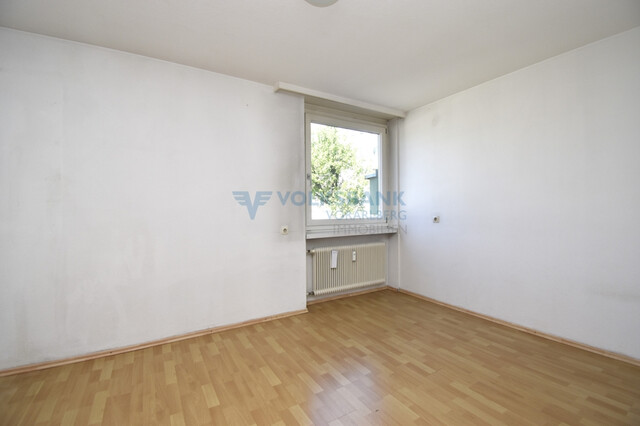 Helle 4,5-Zimmerwohnung mit Balkon und Blick auf's Grüne!