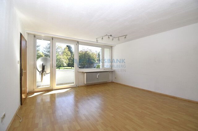 Helle 4,5-Zimmerwohnung mit Balkon und Blick auf's Grüne!