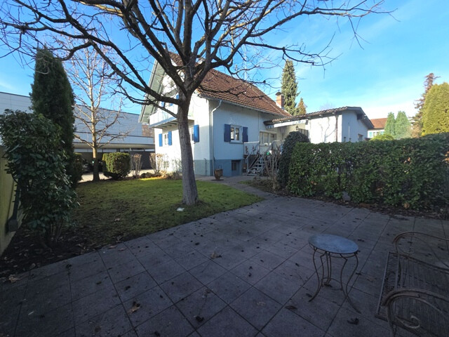 Bezauberndes Einfamilienhaus mit Einliegerwohnung und schönem Garten in zentraler Lage von Altach!
