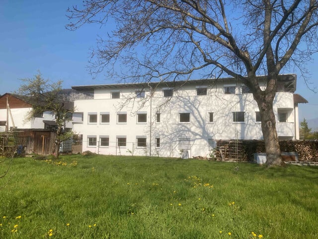 Neuwertige Zwei-Zimmer-Wohnung mit Balkon 