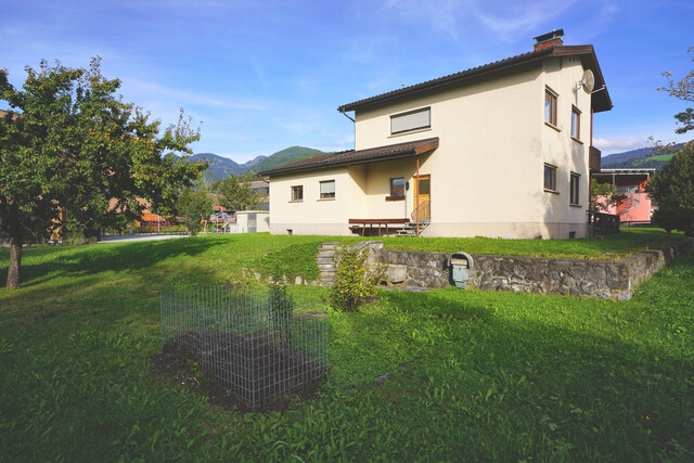 Gepflegtes Einfamilienhaus mit großem Garten, Terrasse und Garage