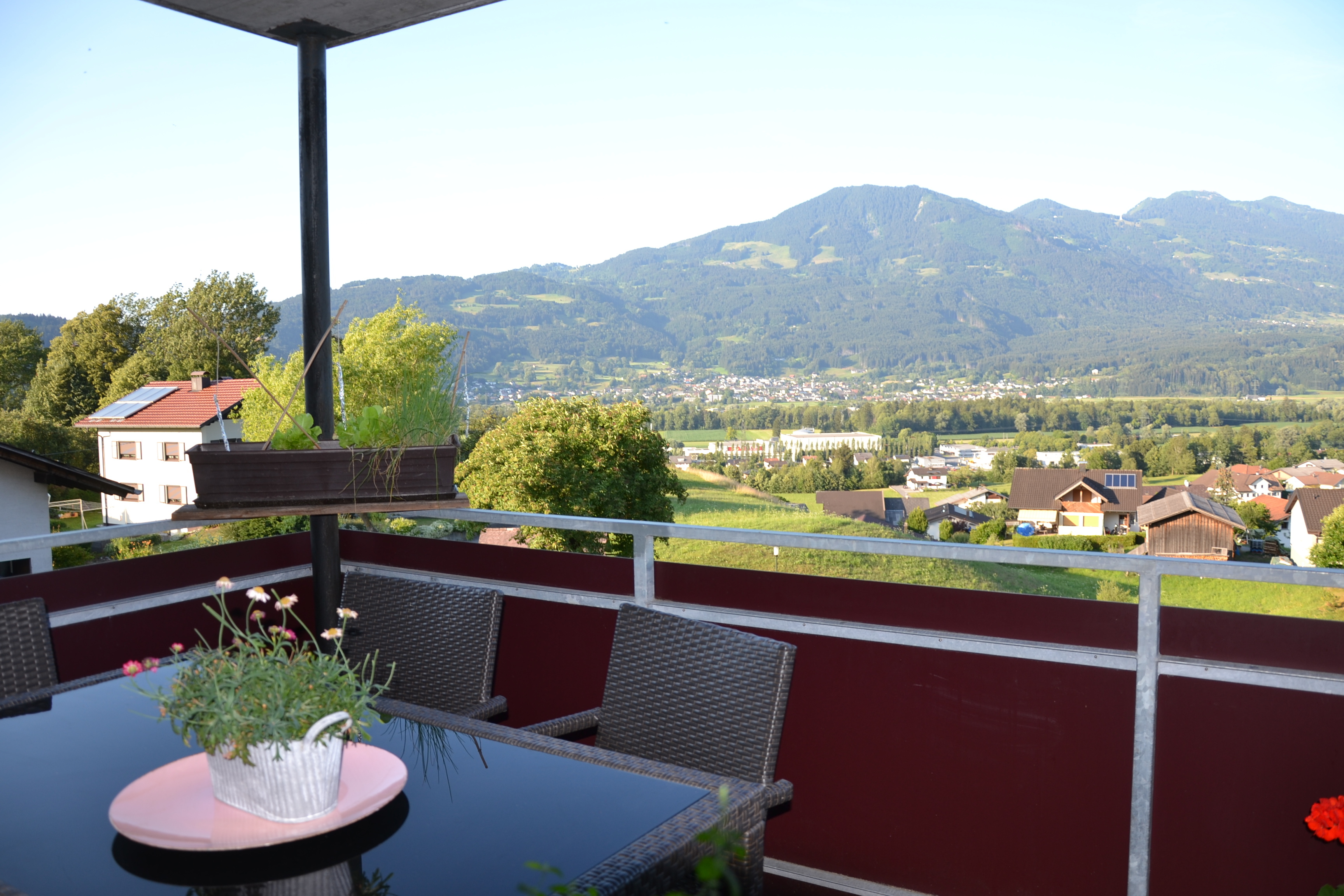 Exklusive, helle Wohnung mit großem Balkon