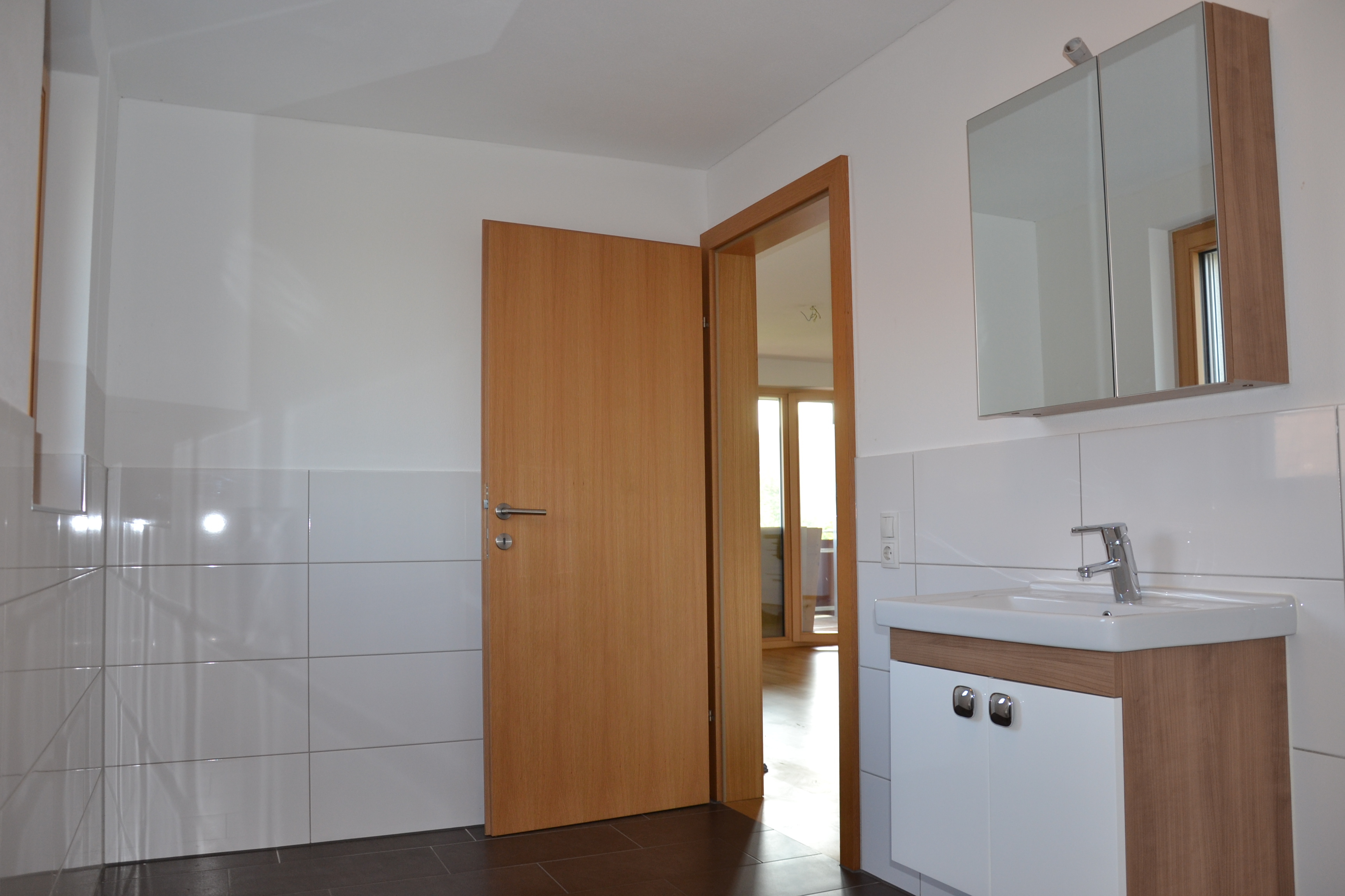 Exklusive, helle Wohnung mit großem Balkon