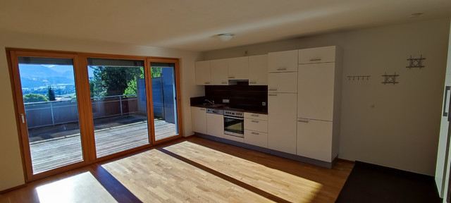 Exklusive, helle Wohnung mit großem Balkon