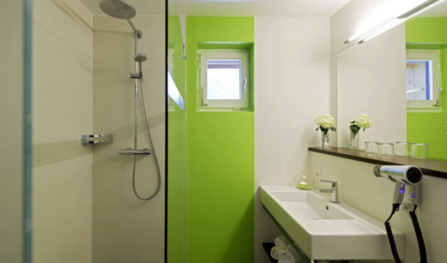 Alpines Design-Juwel im Brandnertal: Etabliertes 4-Sterne-Garni-Hotel in absoluter Spitzenlage zu verkaufen - Mitarbeiterhaus und Verkaufslokal inklusive!
