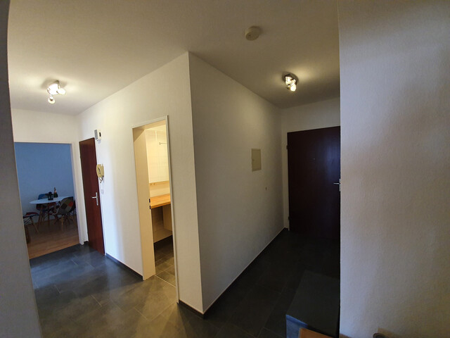 Ruhige 2-Zimmer-DG-Wohnung mit Traumblick, moderner Einbauküche & Tiefgarage