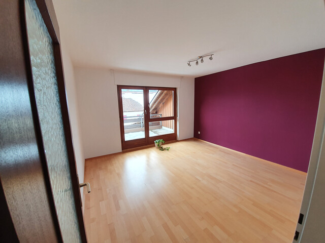 Ruhige 2-Zimmer-DG-Wohnung mit Traumblick, moderner Einbauküche & Tiefgarage