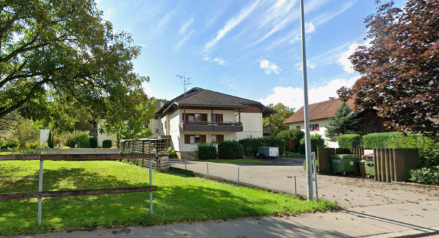 Ruhige 2-Zimmer-DG-Wohnung mit Traumblick, moderner Einbauküche & Tiefgarage