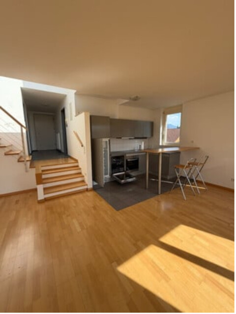 Lichtdurchflutete, ruhige 2 Zimmer Wohnung mit grosser Dachterasse in Toplage