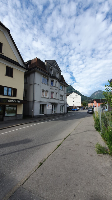 Schöne Dachgeschosswohnung in zentraler Lage