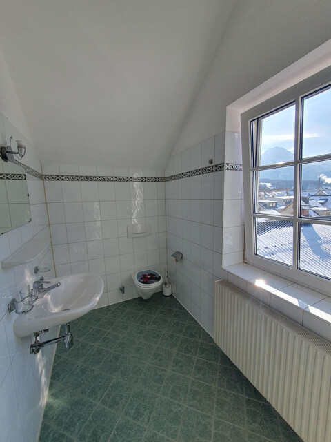 Schöne Dachgeschosswohnung in zentraler Lage