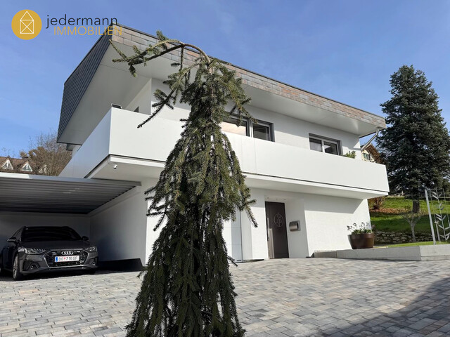 SULZ: PROFESSIONELL SANIERTES ARCHITEKTENHAUS MIT UNVERBAUBAREM PANORAMABLICK